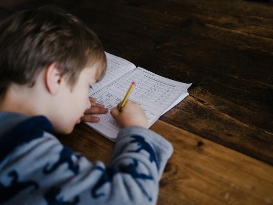 Elève passant un examen