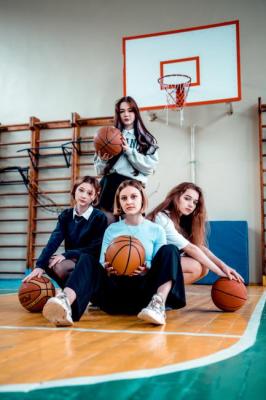 Jeunes femmes faisant du sport