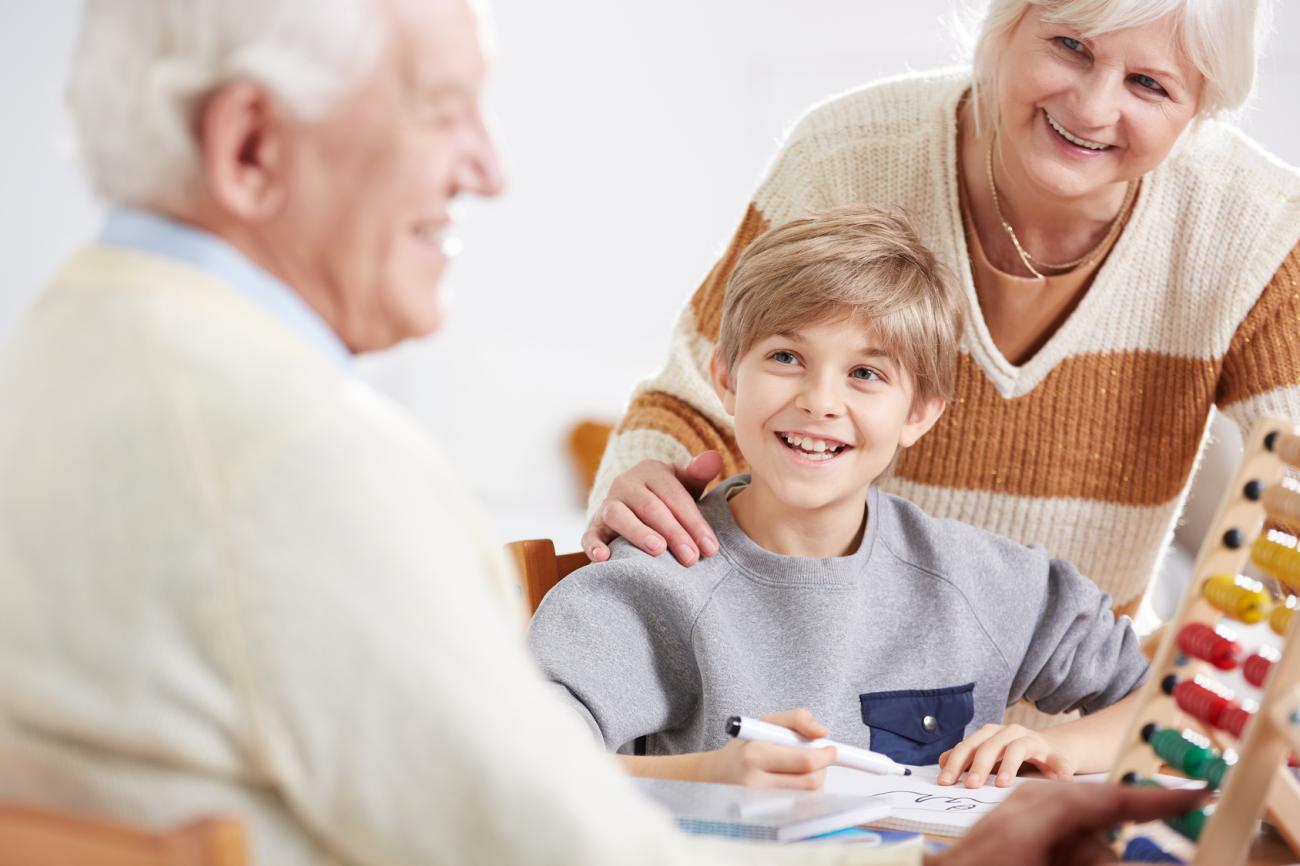 Les grands-parents : quel rôle jouent-ils au sein de la famille