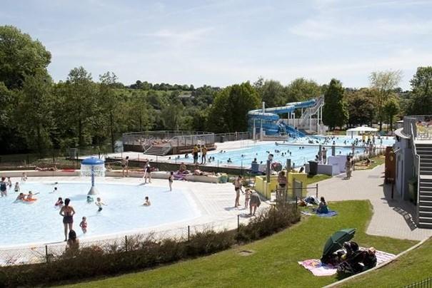 Piscine et bar du Domaine de Wégimont